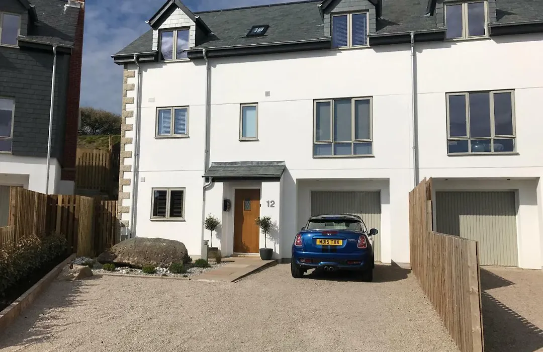 No 12 Furze Croft-1